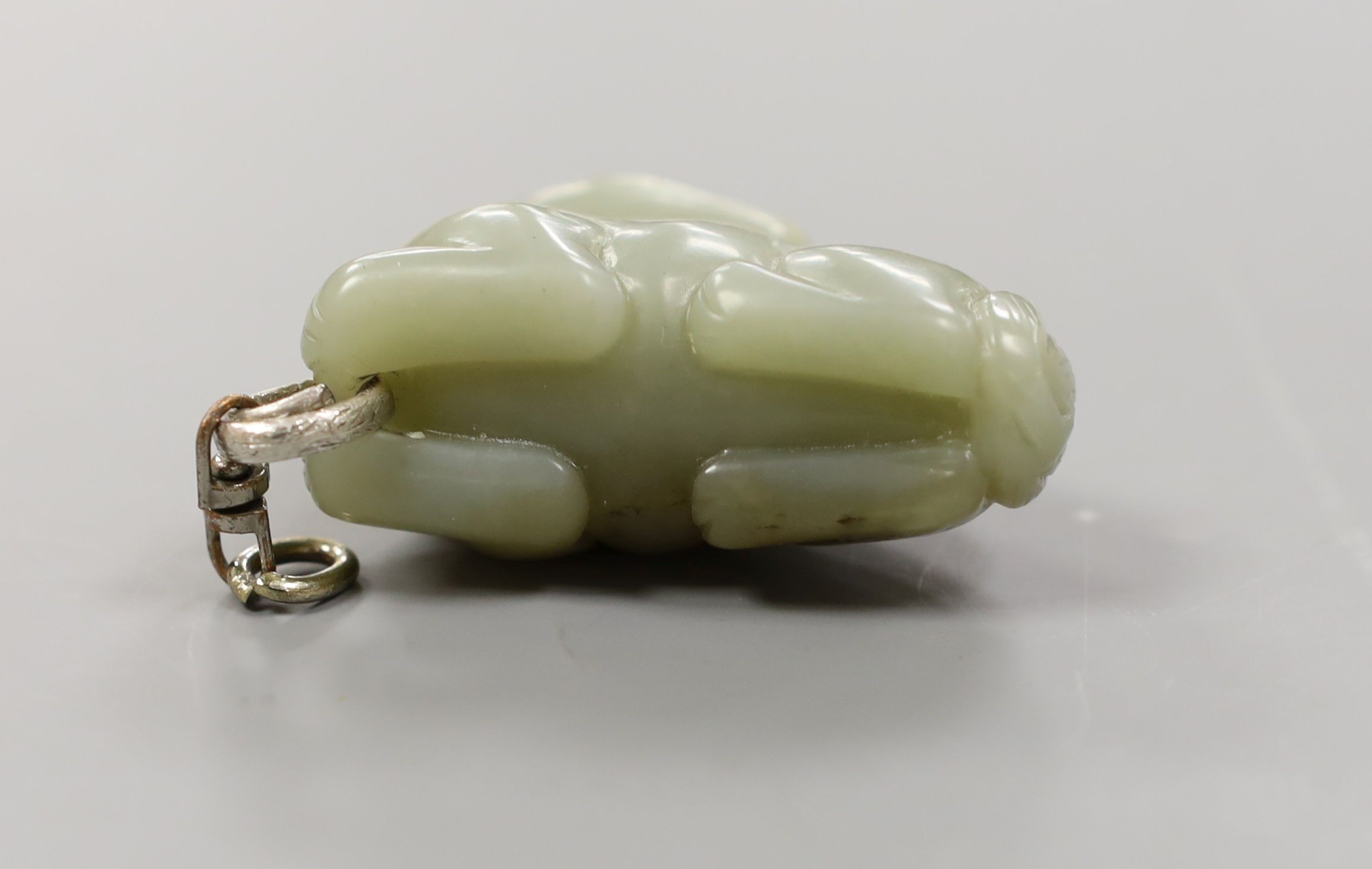A Chinese carved jade lion-dog 5.5cm